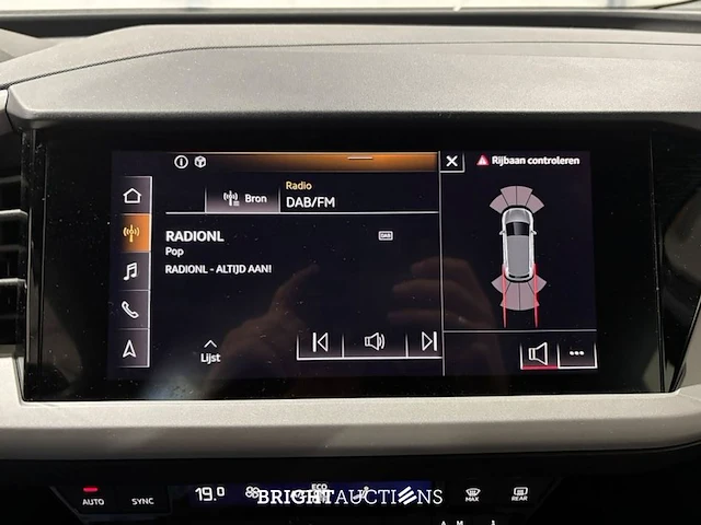 Audi q4 40 launch edition 77 kwh 204pk 2022 (origineel-nl), p-005-kh - afbeelding 2 van  38