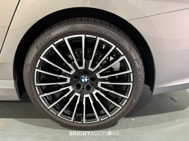 Bmw 740d xdrive 7 serie full option! 286pk 2025 (origineel-nl) 7-serie, hsn-33-v - afbeelding 42 van  64