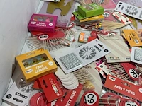 Ca. 70x feestartikelen, nieuw in originele verpakking - afbeelding 5 van  7