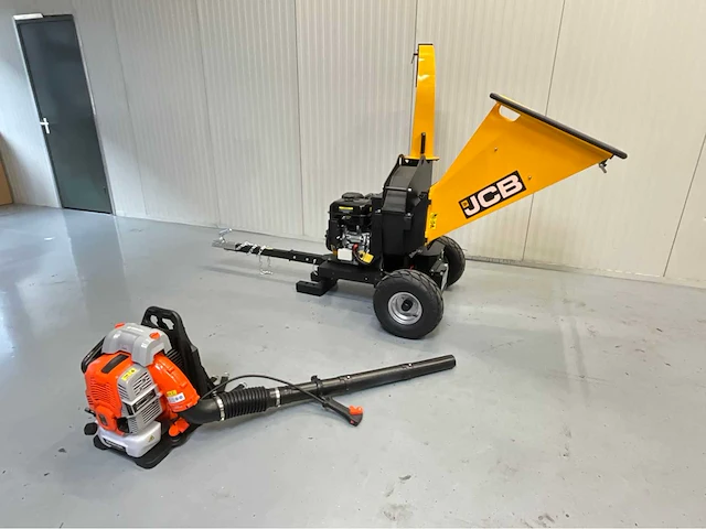Jcb houthakselaar ch150120pe - 120 mm en bladblazer daewoo 2,2kw - afbeelding 28 van  64