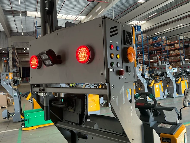 Jungheinrich ezs-350-a-ftf elektrische trekker - afbeelding 8 van  12