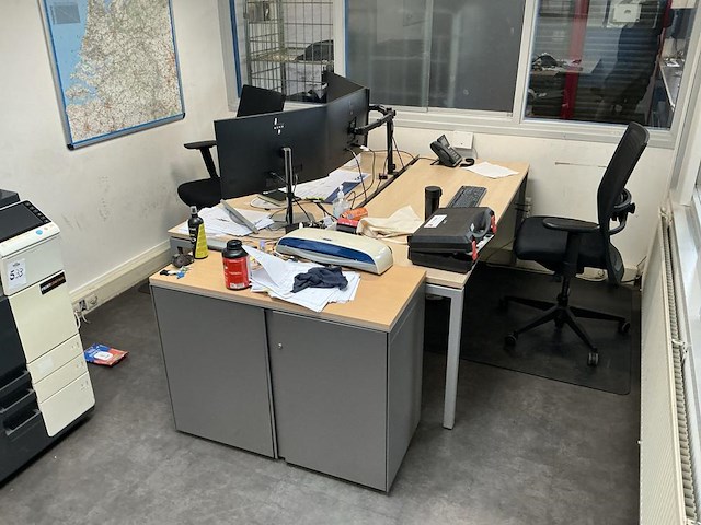 Kantoor meubilair — foto 1