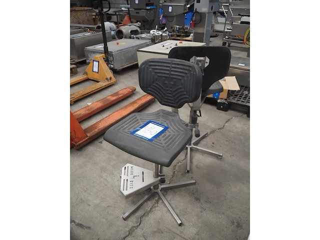 Nn chairs - afbeelding 1 van  2