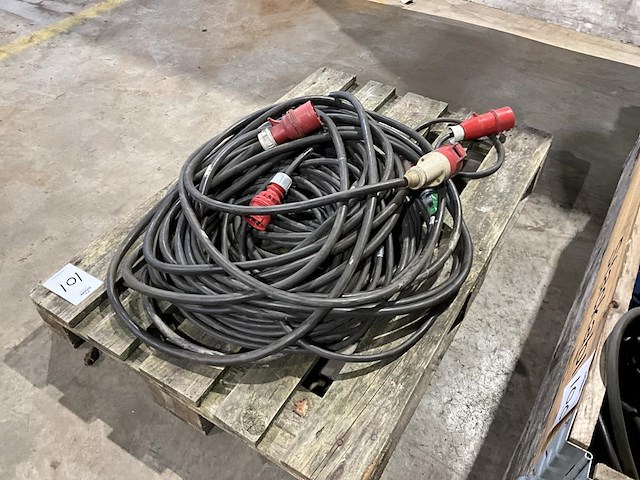 Pallet met verlengsnoeren — foto 1
