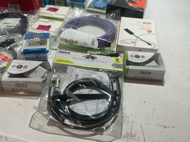 Partij accessoires en kabels black & decker, nedis, scanpart - afbeelding 6 van  7
