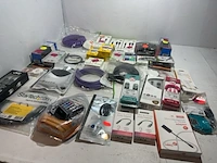 Partij kabels adapters 33 stuks nedis, xtorm, jvc