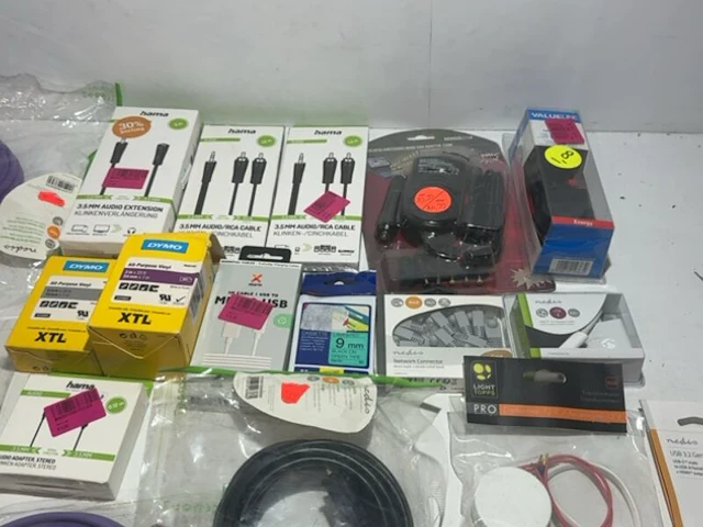 Partij kabels adapters 33 stuks nedis, xtorm, jvc - afbeelding 4 van  10