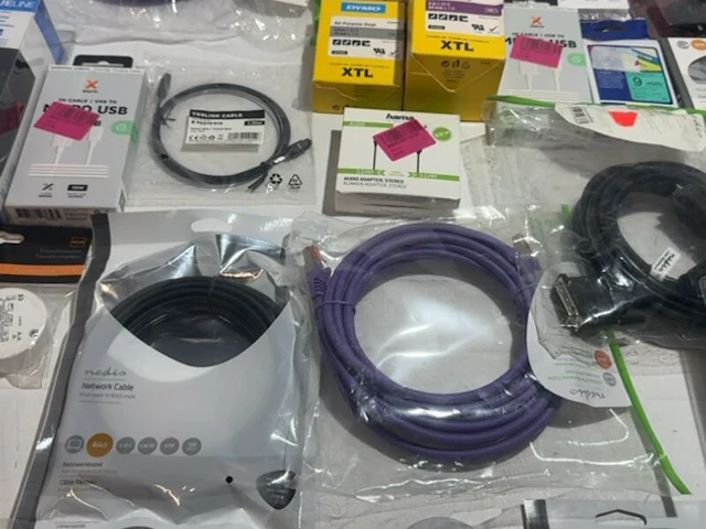 Partij kabels adapters 33 stuks nedis, xtorm, jvc - afbeelding 6 van  10