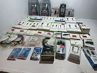 Partij met diverse kabels, adapters en accessoires, 43 stuks