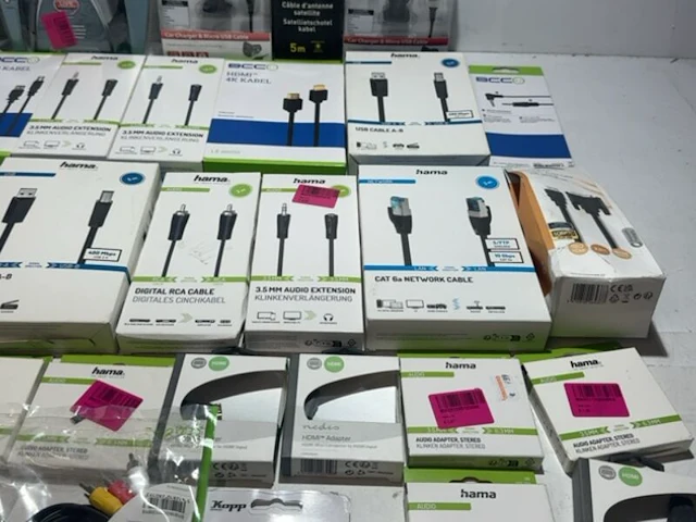 Partij met diverse kabels, adapters en accessoires, 43 stuks - afbeelding 4 van  9