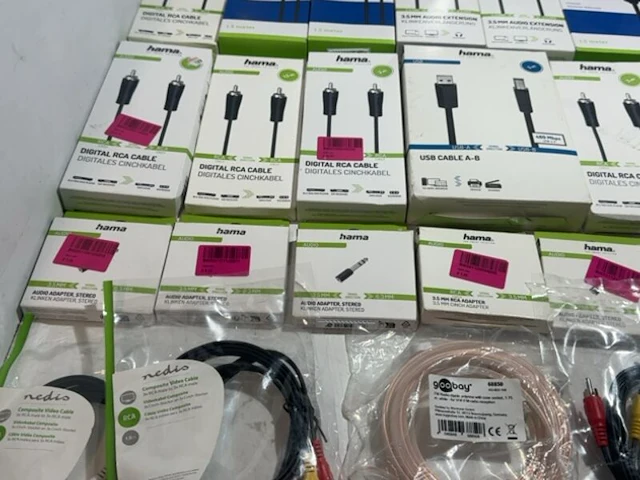 Partij met diverse kabels, adapters en accessoires, 43 stuks - afbeelding 6 van  9