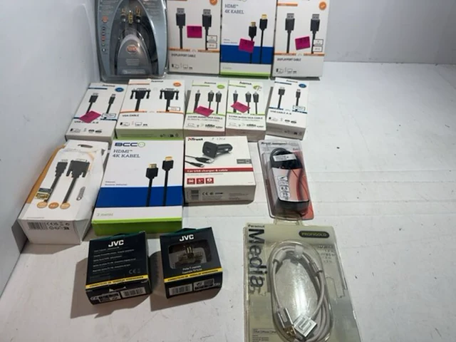 Partij met diverse kabels en accessoires - afbeelding 1 van  5