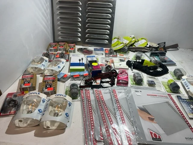 Partij met diverse producten - ca. 70 stuks - afbeelding 1 van  8