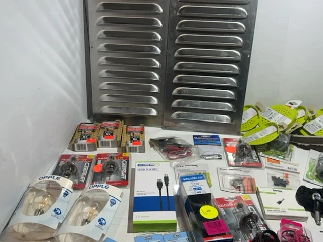 Partij met diverse producten - ca. 70 stuks - afbeelding 2 van  8