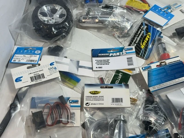 Partij modelbouw artikelen - elektronica, banden, servos, uitlaten - afbeelding 8 van  10