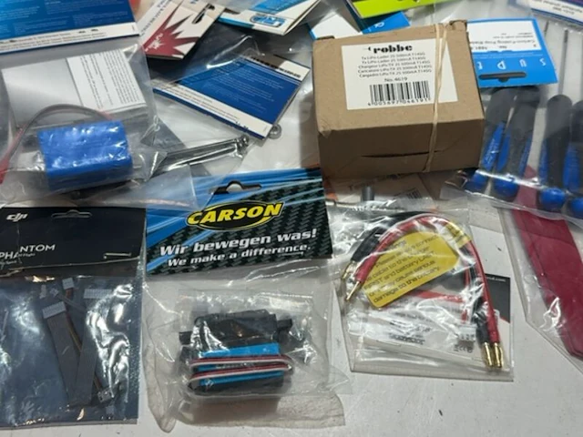 Partij modelbouw artikelen - elektronica, banden, servos, uitlaten - afbeelding 10 van  10