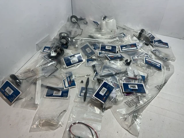 Partij rc modelbouw artikelen voor vliegtuigen hobbyzone - afbeelding 1 van  5