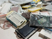 Partij telefoon en tablet hoesjes en accessoires - afbeelding 6 van  7