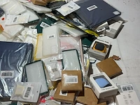 Partij telefoon en tablet hoesjes en accessoires - afbeelding 5 van  9
